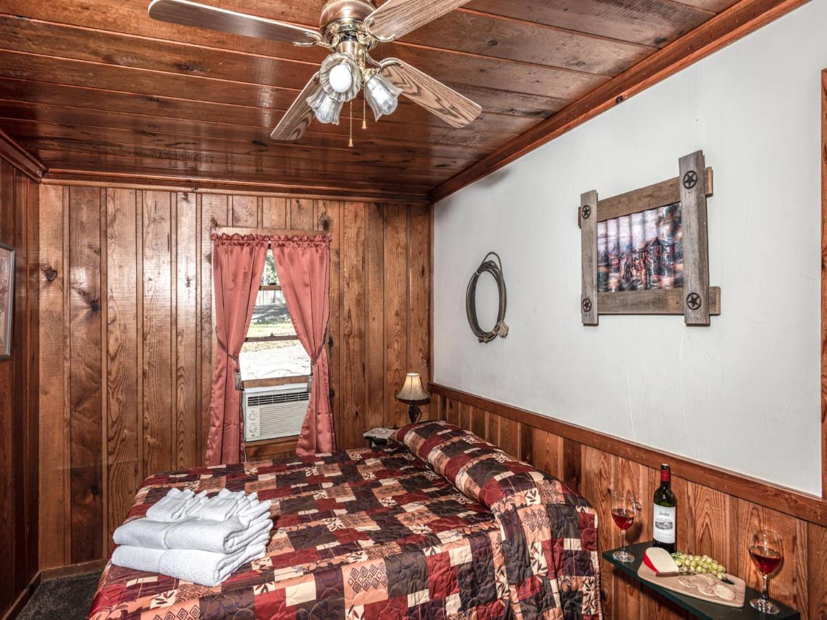 Apache Village Cabinette 15, Queen Bed, Midtown, Sleeps 2 Ruidoso Exteriér fotografie