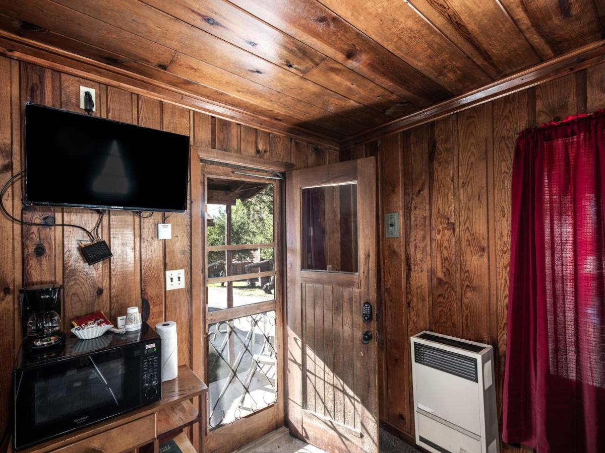 Apache Village Cabinette 15, Queen Bed, Midtown, Sleeps 2 Ruidoso Exteriér fotografie